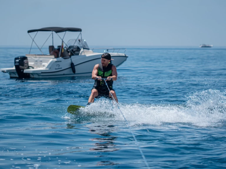 Verhuur Motorboot Quicksilver met vaarbewijs