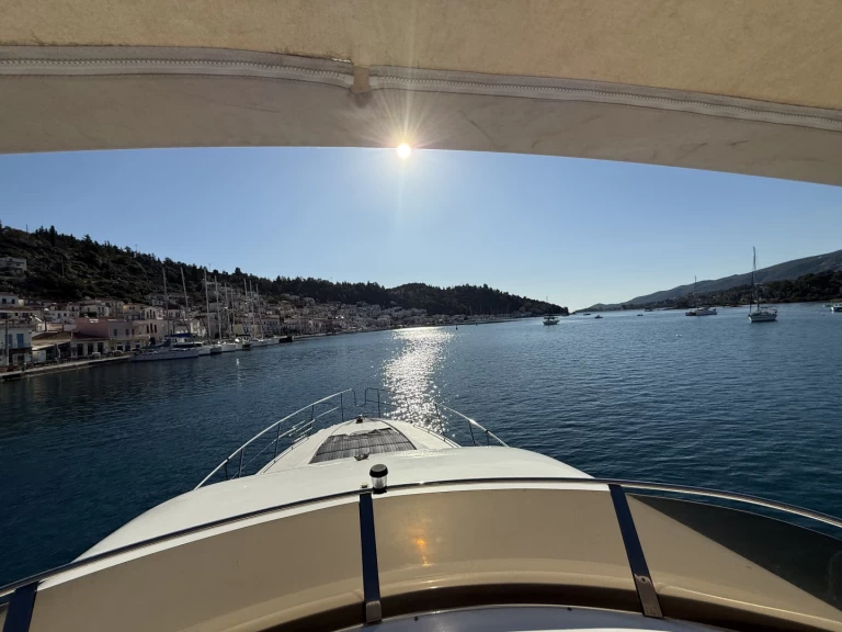 Huur een Princess Princess 60 Fly in Póros (City)