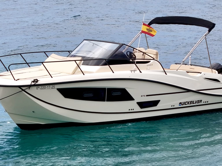 Bootverhuur Quicksilver Activ 875 Sundeck in Puerto Campomanes Greenwich via SamBoat