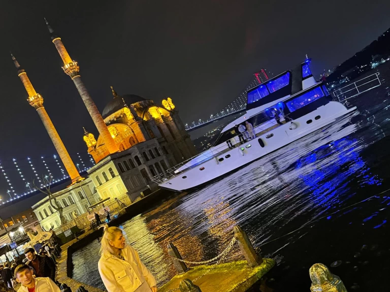 Huur een costome made costome made in Eminönü