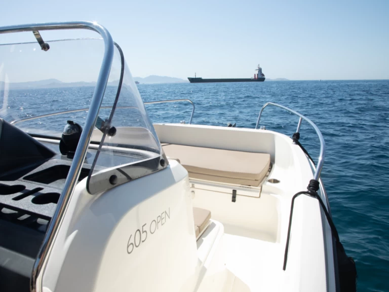 Huur een Quicksilver Activ 605 Open in Marseille