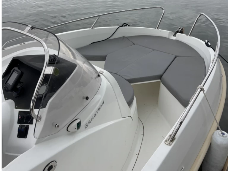 Huur Motorboot met of zonder schipper Bénéteau in Palavas-les-Flots