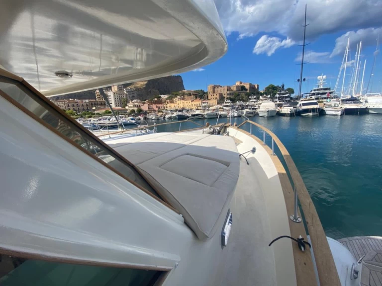 Verhuur Motorboot c&l marine corporation met vaarbewijs