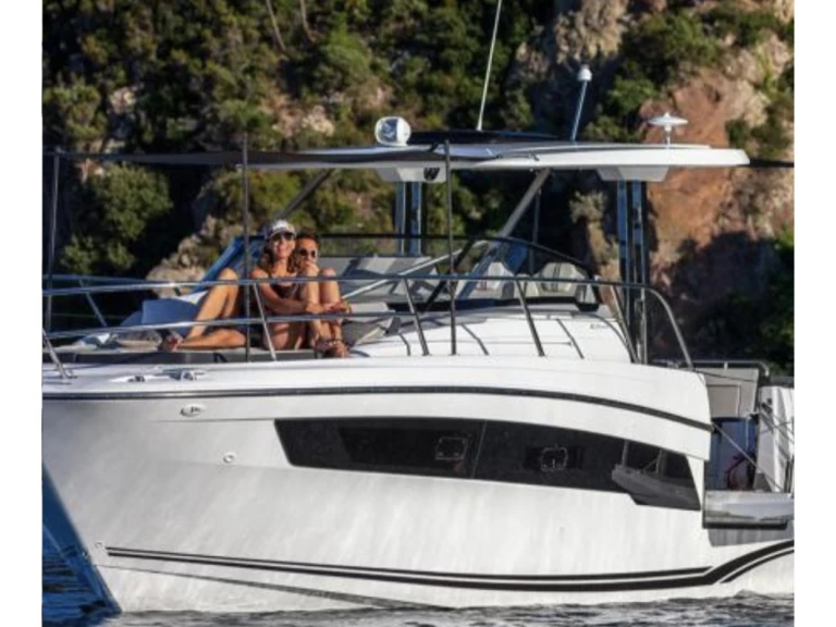 Jeanneau Cap Camarat 10.5 WA te huur van particulier of professional in La Trinité-sur-Mer