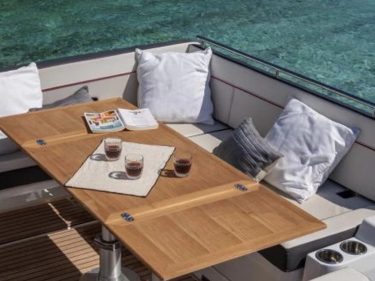 Motorboot te huur in La Trinité-sur-Mer voor de beste prijs