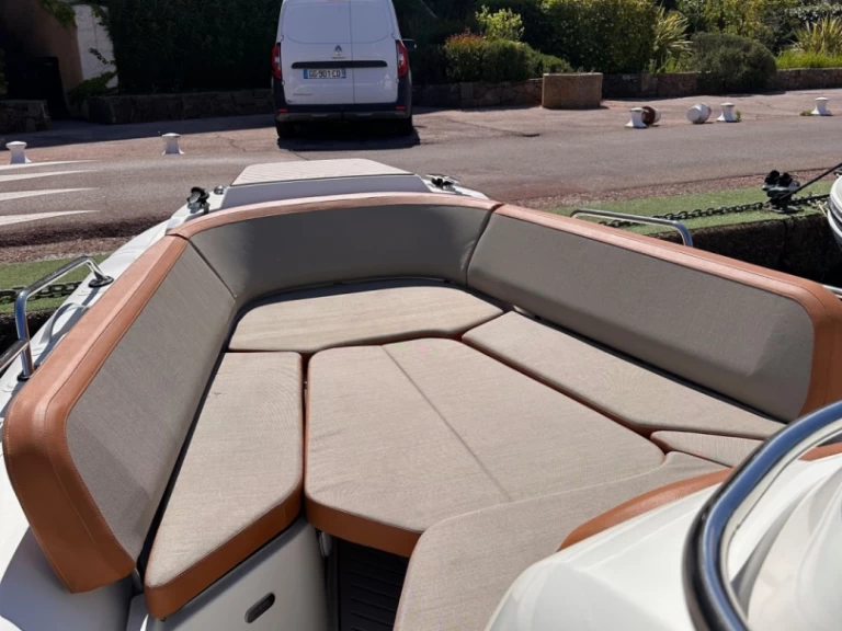 Bootverhuur Zodiac Medline 9 in Cogolin via SamBoat