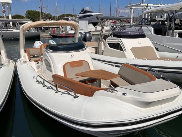 Bootverhuur Zodiac Medline 9 in Cogolin via SamBoat