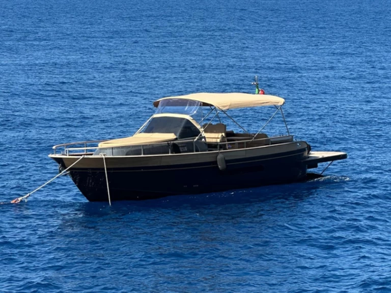 Motorboot te huur in Capri voor de beste prijs
