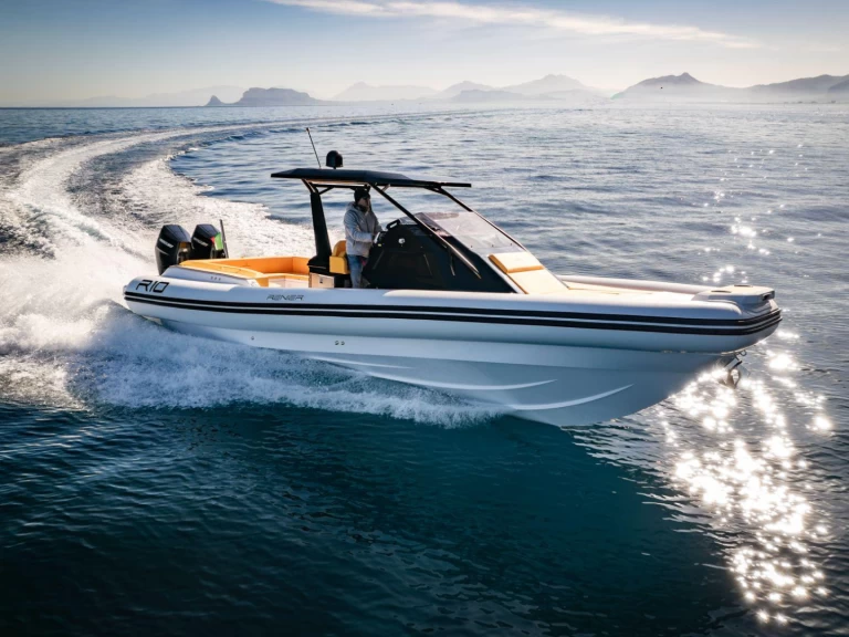 Huur een Renier R10 in Mahón