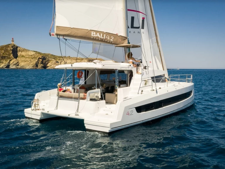 Verhuur Catamaran BALI 4.2 NUMERO 3 met vaarbewijs