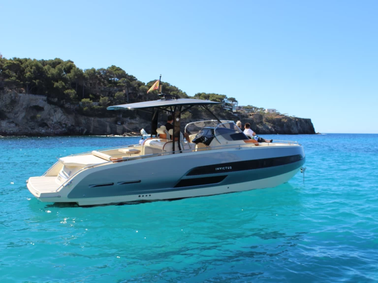 Huur een Invictus  GT 320 in El Toro