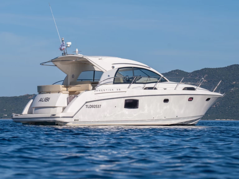 Bootverhuur Porto Pollo goedkoop Prestige 38 S