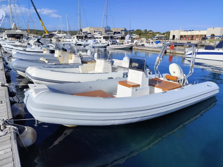 AT MARINE 59 AT 59 te huur van particulier of professional in Villasimius