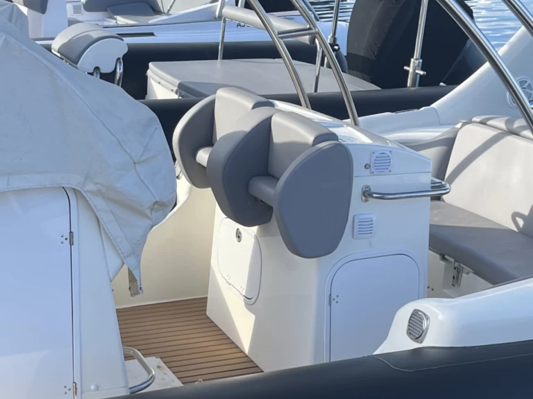 Bootverhuur Zodiac Medline III in Porto-Vecchio via SamBoat