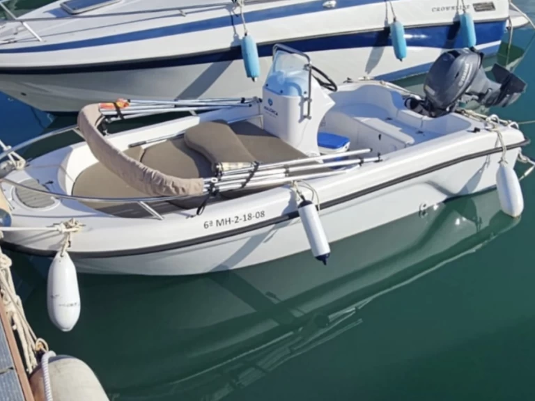 Motorboot te huur in Es Canutells voor de beste prijs