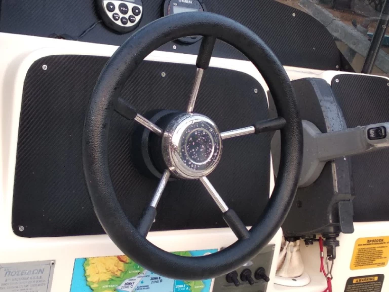 Motorboot te huur in Kerí voor de beste prijs