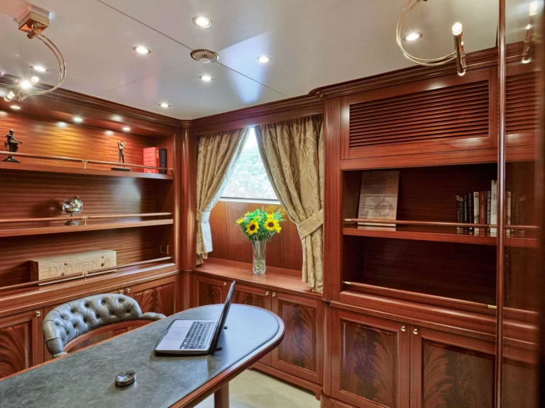 Huur een Benetti OPTION B in Athene