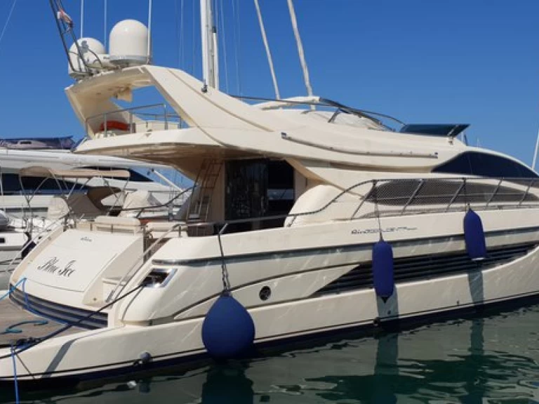 Riva Riva Dolcevita 70 Super - 3 + 1 cab. te huur van particulier of professional in Novigrad