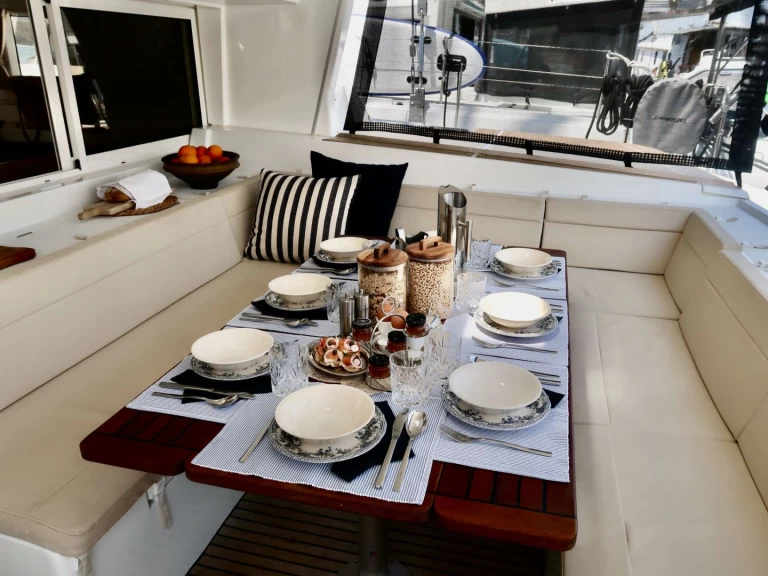 Bootverhuur Lagoon Lagoon 500 2010 in Athene via SamBoat