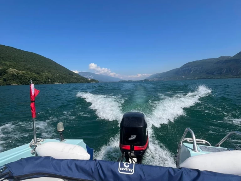 Huur Motorboot met of zonder schipper Glastron in Conjux