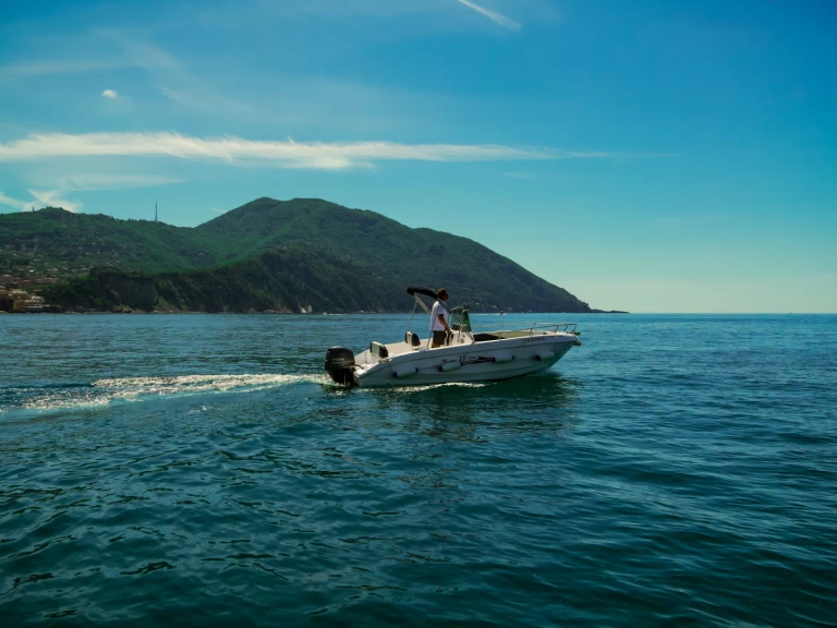 Bootverhuur Yamaha Marine 18 open in Recco via SamBoat