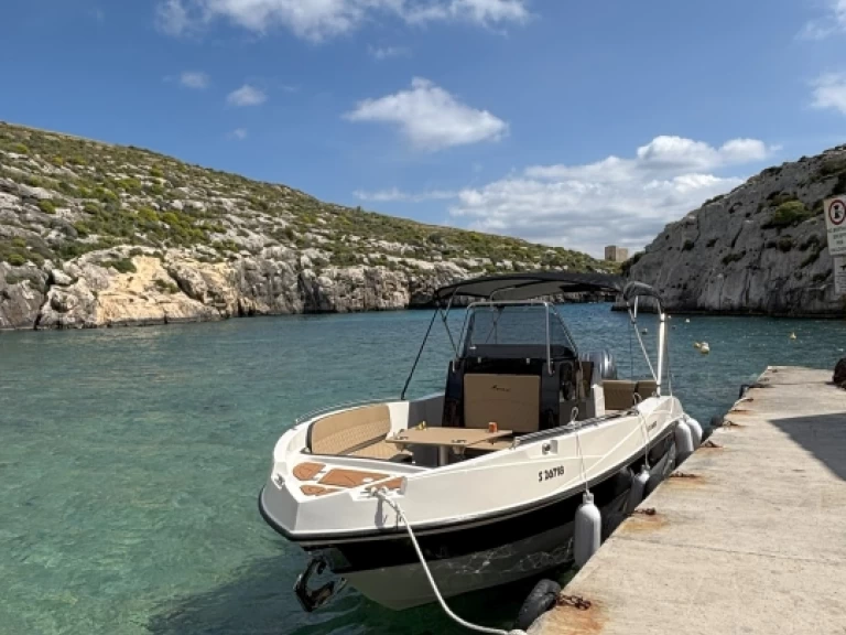 Verhuur Motorboot in Sliema - Nireus Nirues cl620