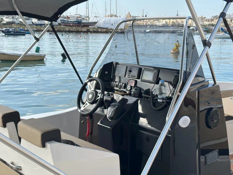 Huur Motorboot met of zonder schipper Nireus in Sliema
