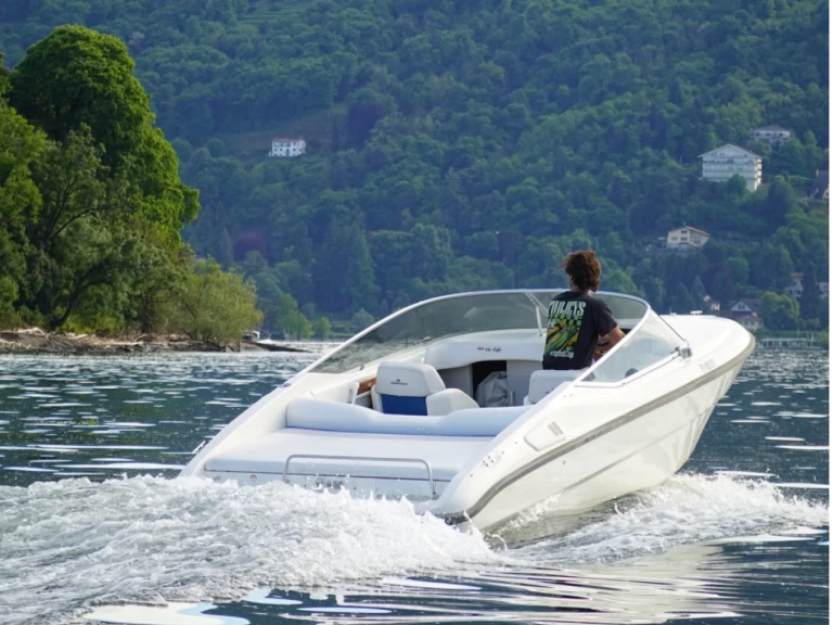 Verhuur Motorboot Cranchi met vaarbewijs