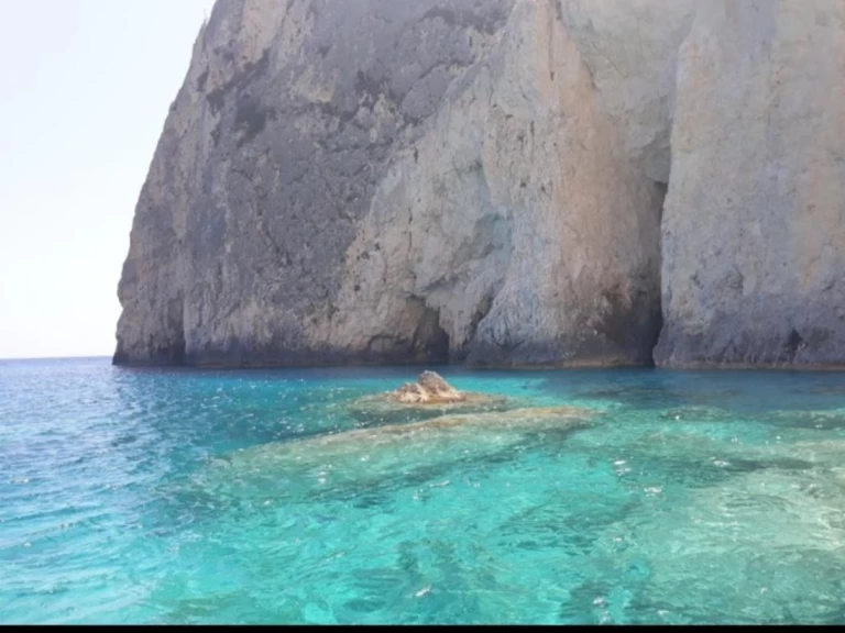 Huur een Ranieri Soverato 565 in Kerí