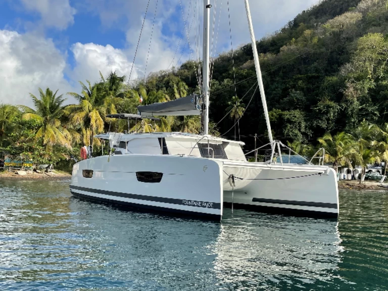 Fountaine Pajot ISLA 40 (4 CAB + 1 /  2 SDB) te huur van particulier of professional in Le Marin