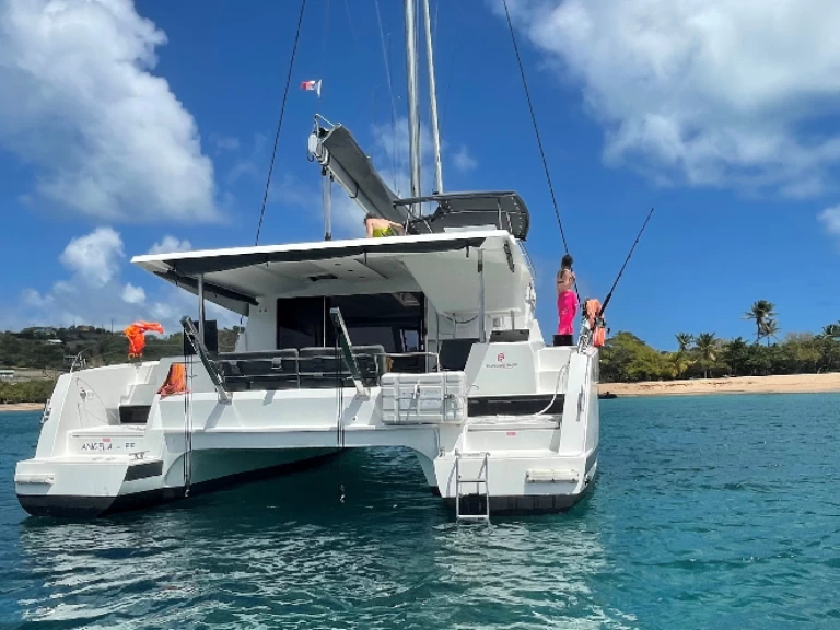 Huur een Fountaine Pajot ISLA 40 (4 CAB + 1 /  2 SDB) in Le Marin