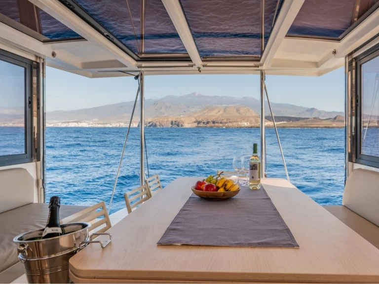 Catamaran te huur in Puerto Banús voor de beste prijs
