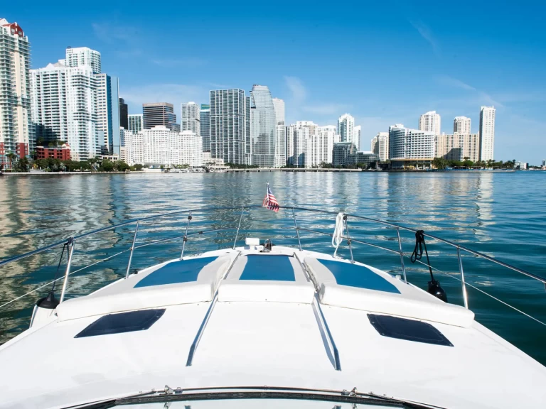 Sea Ray Sundancer 440 te huur van particulier of professional in Miami
