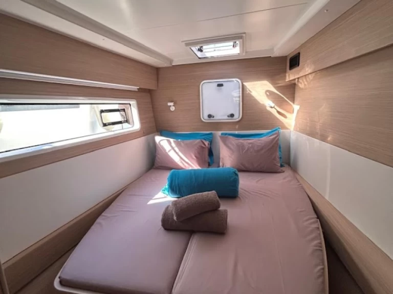 Huur een Lagoon Lagoon 43 in Athene