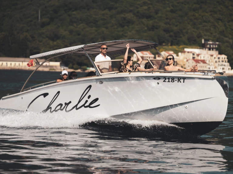 Huur een Custom Made Monte Marine Charlie in Kotor