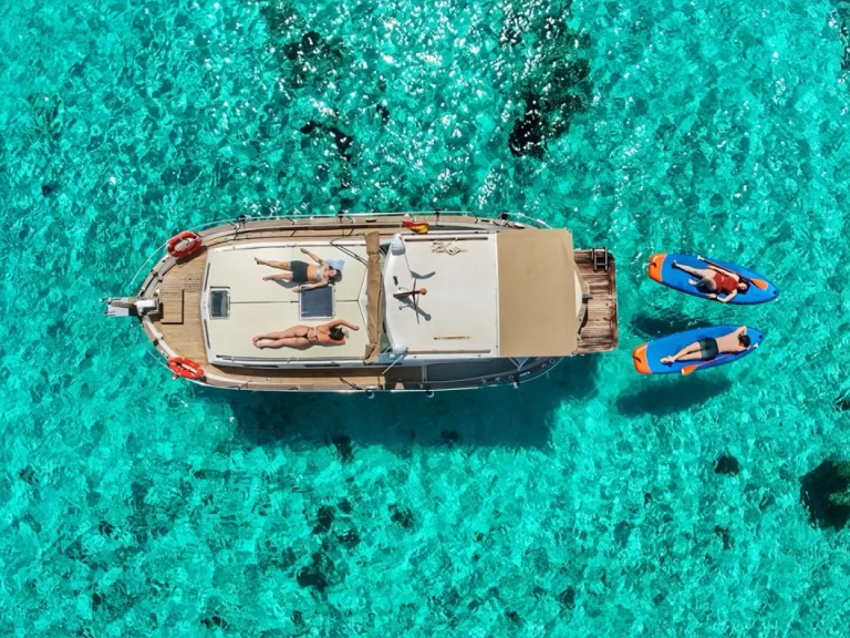 Huur Motorboot met of zonder schipper Llaut Menorquin  in Mahón
