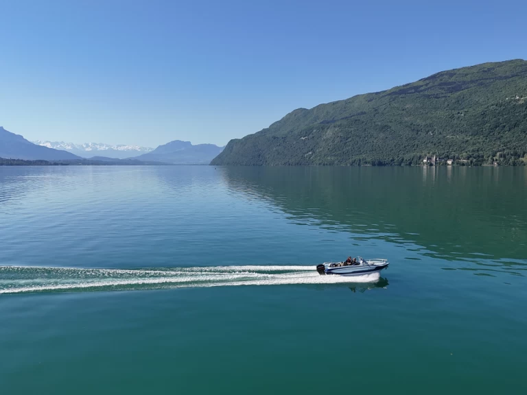 Verhuur Motorboot in Conjux - Glastron Ssv 172