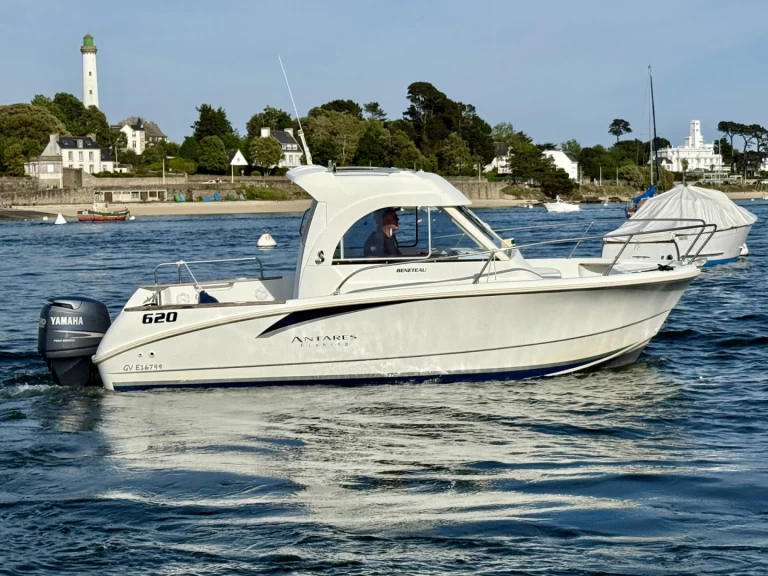 Huur een Bénéteau Antares 620 HB in Port de Sainte-Marine
