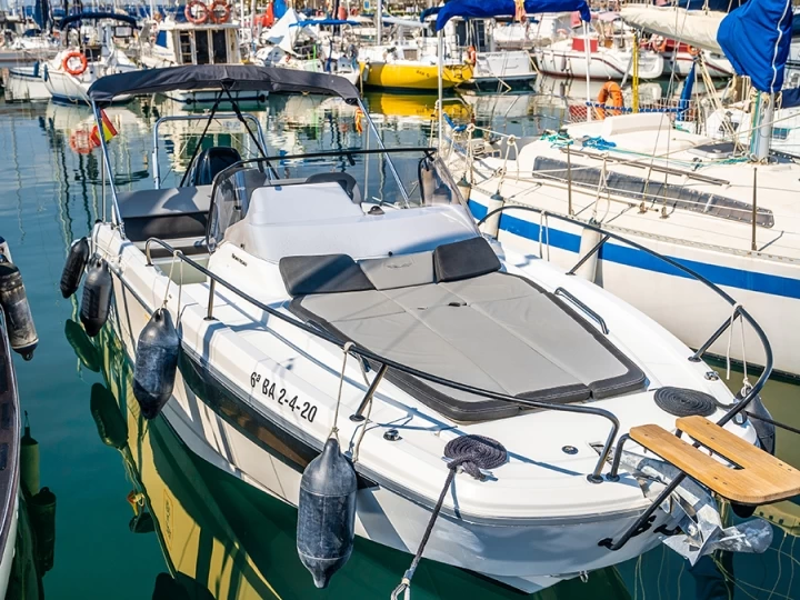 Huur Motorboot met of zonder schipper Bénéteau in Mataró
