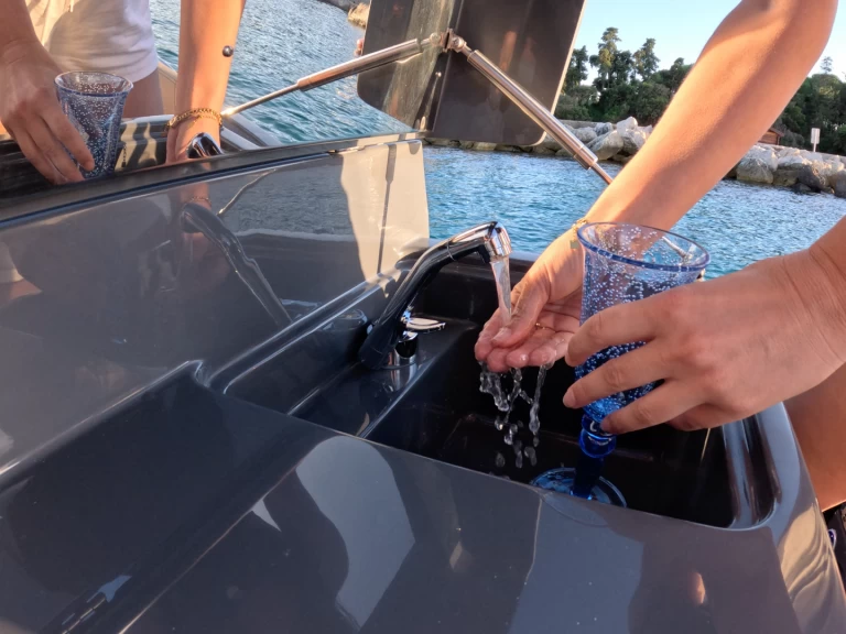 Bootverhuur Cogolin goedkoop ZAR 85 Sport Luxury