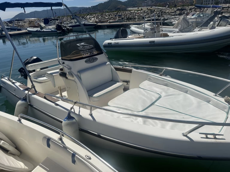 Verhuur Motorboot tecnofiber met vaarbewijs