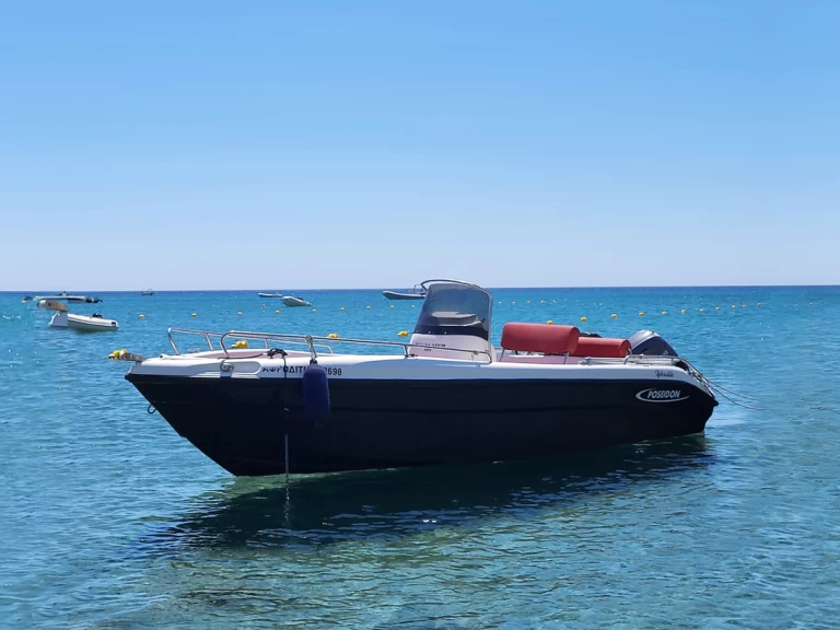 Bootverhuur Agía Kiriakí goedkoop BLU WATER 185