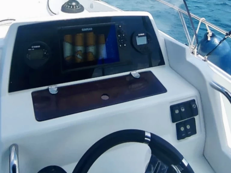 Jeanneau Cap Camarat 7.5 Style te huur van particulier of professional in Hyères