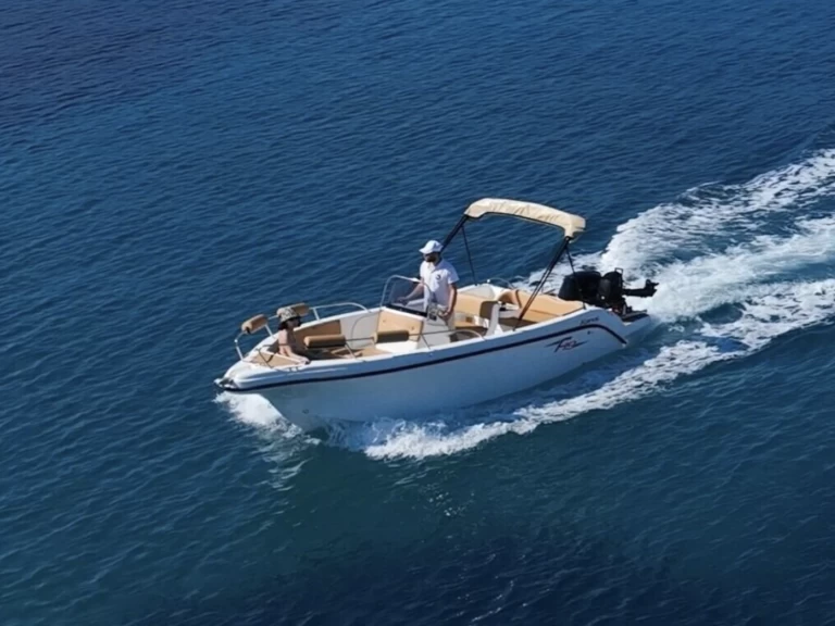 Karel F 19 te huur van particulier of professional in Latchi