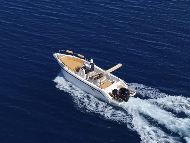 Huur een Karel F 19 in Latchi