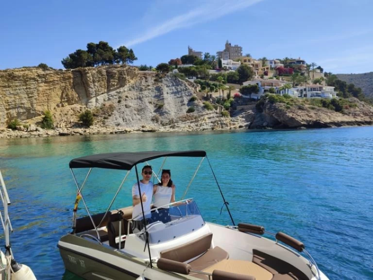 Verhuur Motorboot trident met vaarbewijs
