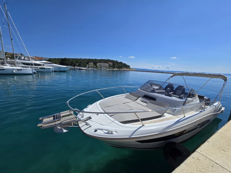 Bootverhuur Jeanneau Cap Camarat 9.0 WA in Makarska via SamBoat