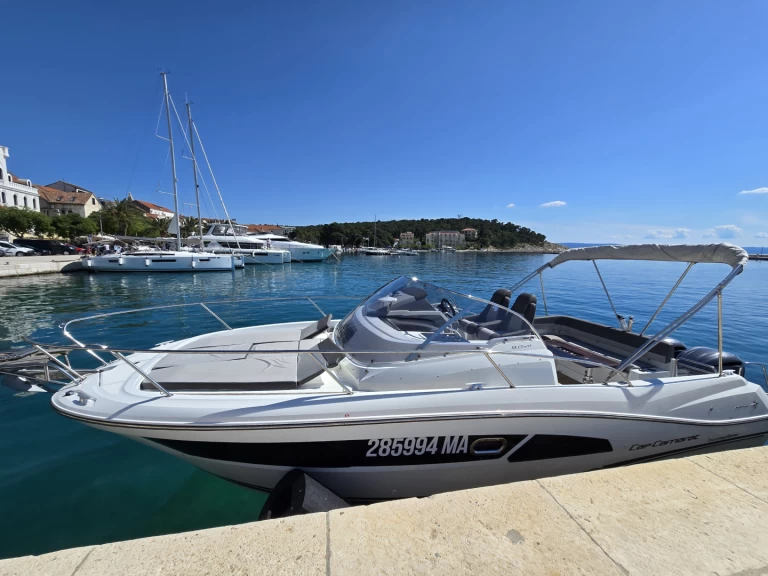 Huur Motorboot met of zonder schipper Jeanneau in Makarska