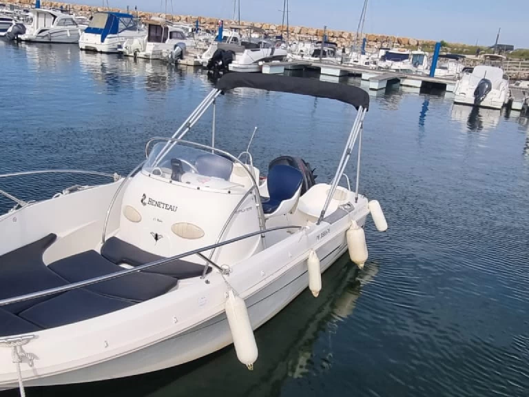 Verhuur Motorboot Bénéteau met vaarbewijs