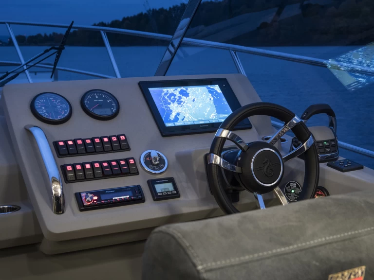 Huur een Marex 310 in Gouviá